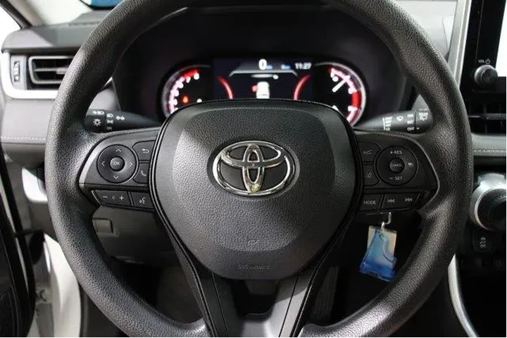 $28986 : Toyota RAV4 2024 AWD LE 4dr image 9
