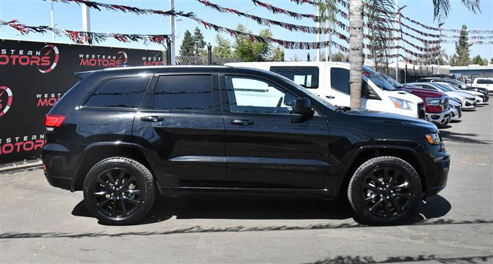 $28988 : Grand Cherokee Laredo X image 9