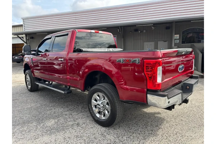 2017 F-250 XLT Crew Cab 4WD image 4