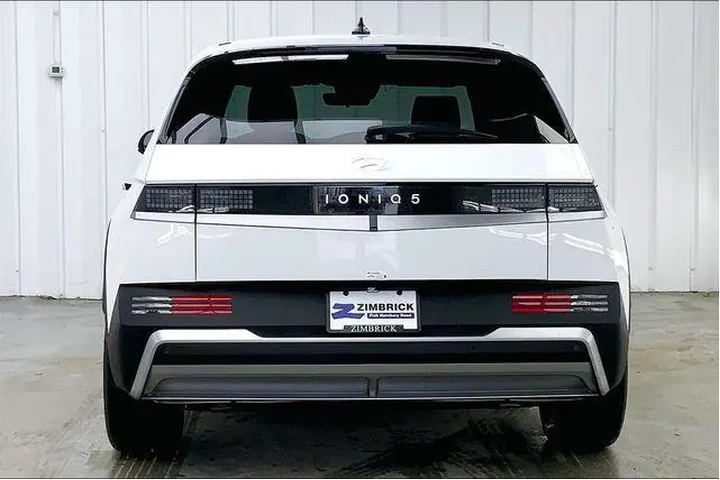 $33990 : Hyundai IONIQ 5 2025 SE 4dr image 4