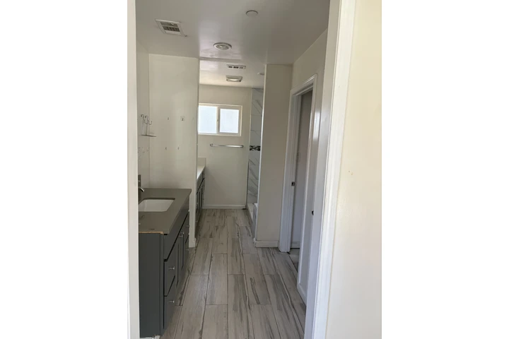 $2300 : Casa de Renta - La Puente image 5