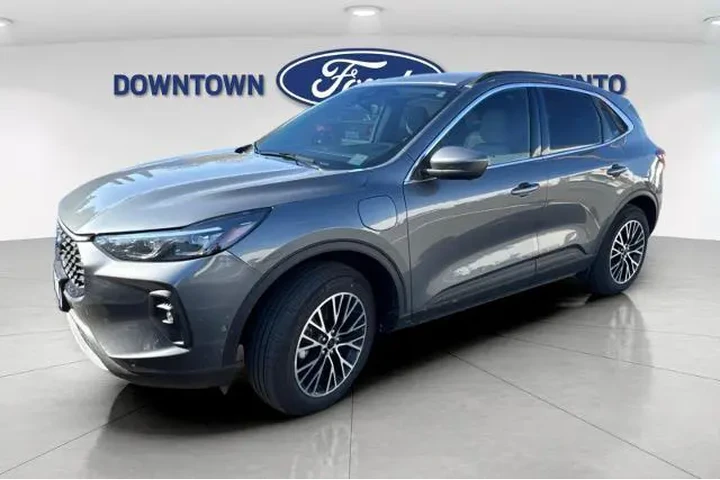 $27900 : Ford Escape Plug-In Hybrid 2 image 2