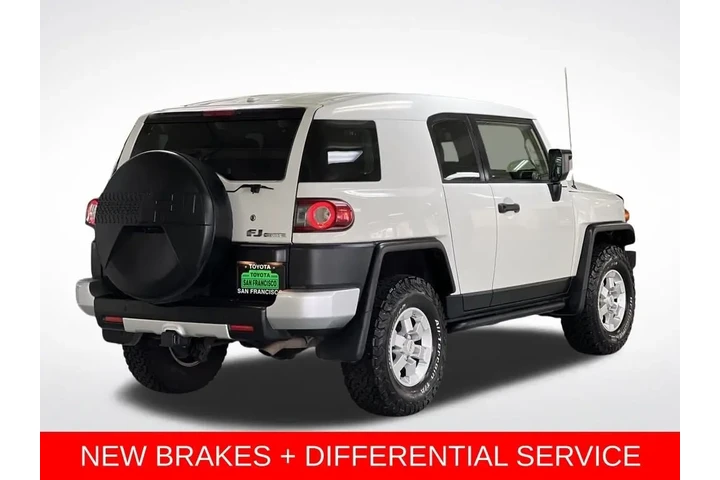 $36688 : 2014 FJ Cruiser 4WD 4dr Auto image 5
