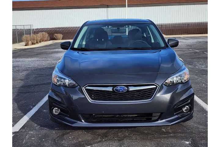 $13700 : 2018 Impreza Premium image 4