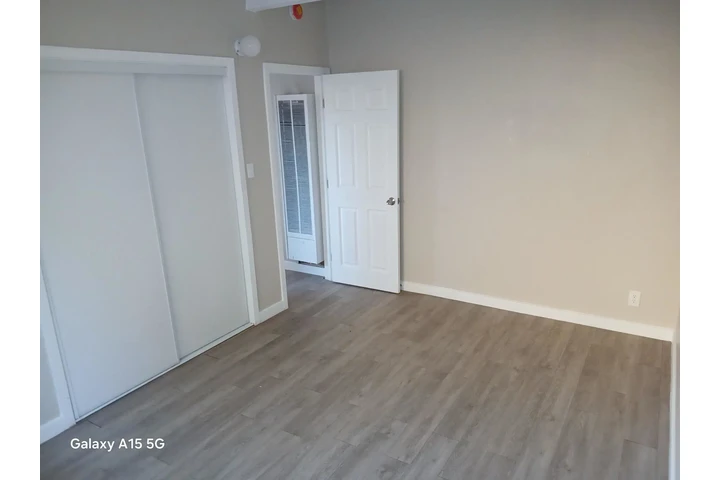 $2050 : ! BEAUTIFUL HOUSE LIKE NEW !! image 7