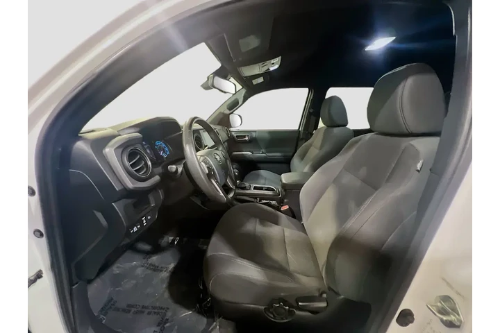 $25588 : Toyota Tacoma 2018 4x2 TRD O image 10