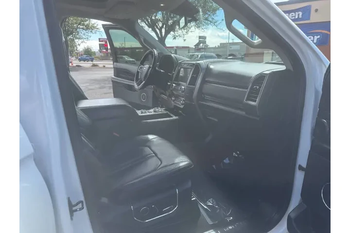 2020 Expedition MAX Platinum image 10