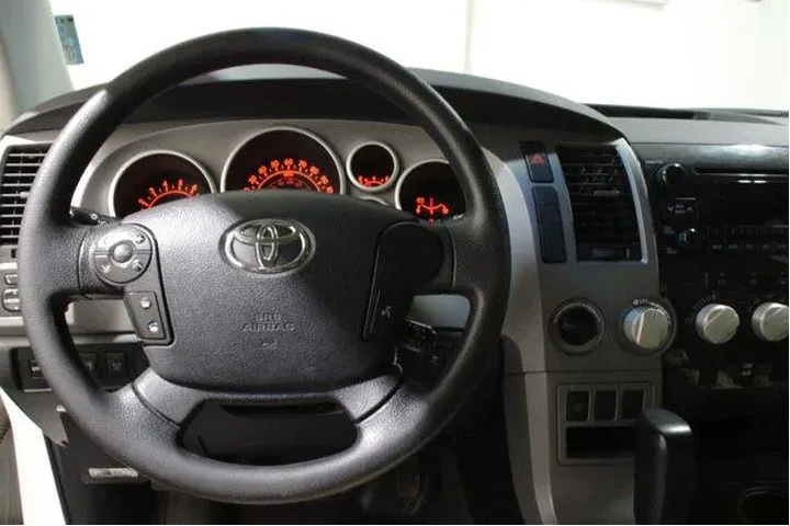 $14998 : Toyota Tundra 2011 4x4 Grade image 7