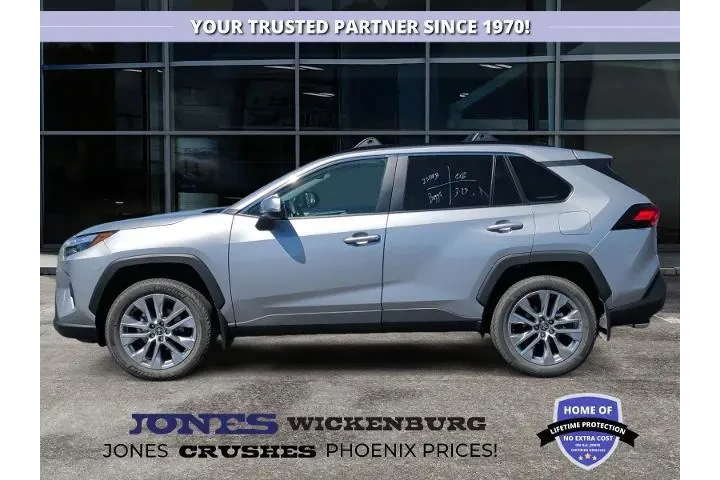 $35995 : Toyota RAV4 2024 AWD XLE Pre image 2