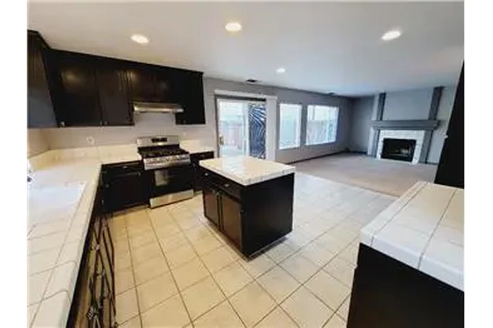 $3500 : Rental property with 4 bedro image 4