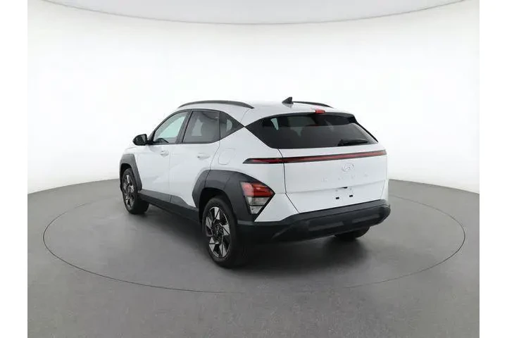$18446 : Hyundai KONA 2024 SEL 4dr Cr image 3