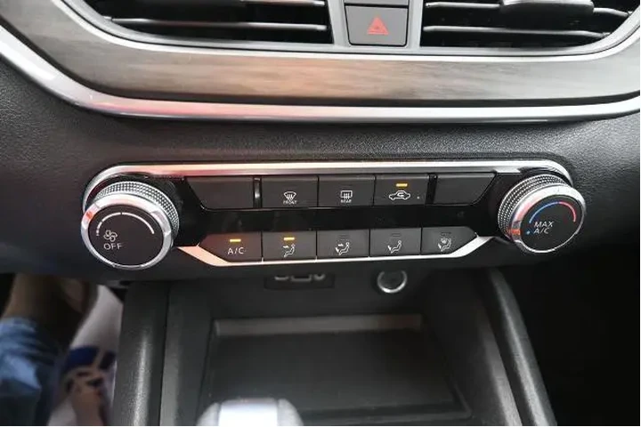 $20945 : Nissan Altima 2025 2.5 SV 4d image 9