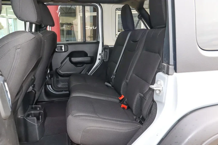 $33988 : 2022 Wrangler Unlimited Willy image 8