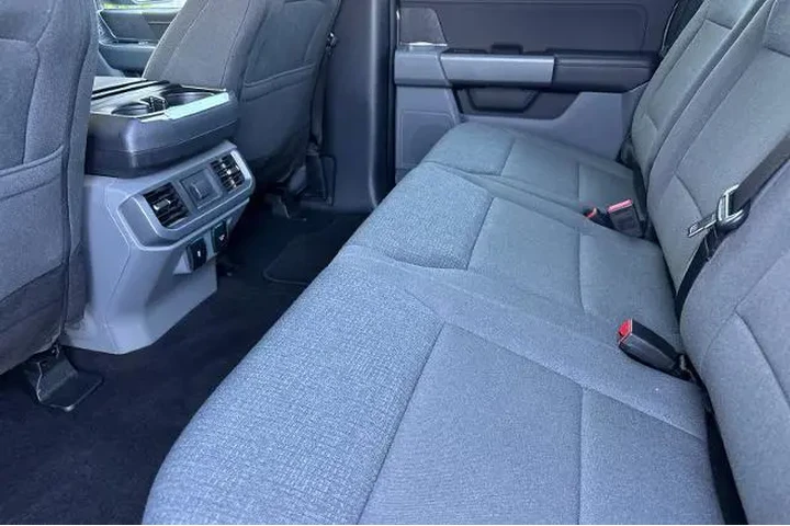 $39991 : Ford F-150 2025 4x4 XLT 4dr image 1