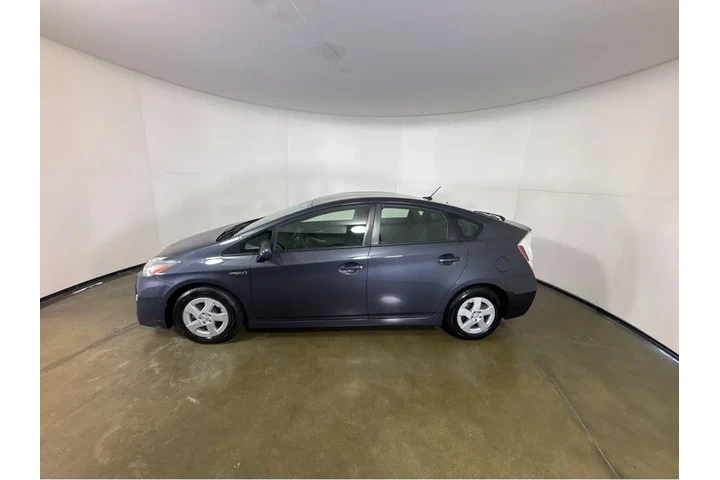 $8000 : 2011 Prius TWO image 10
