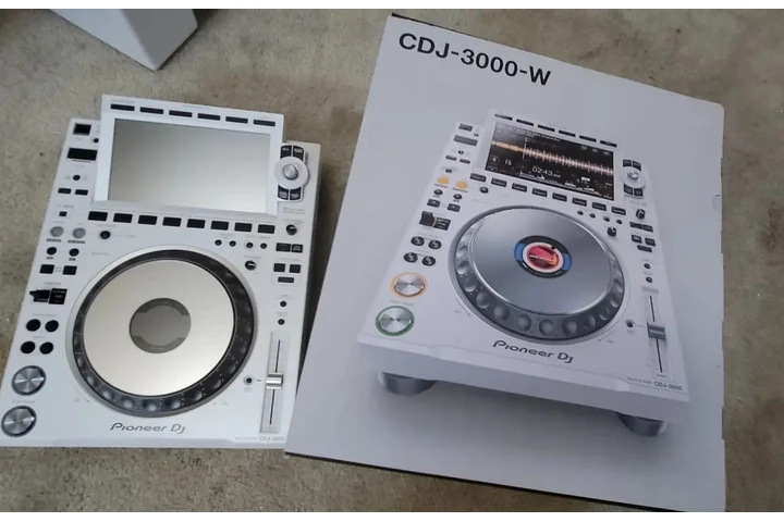 Pioneer CDJ-3000 Multi-Player image 3