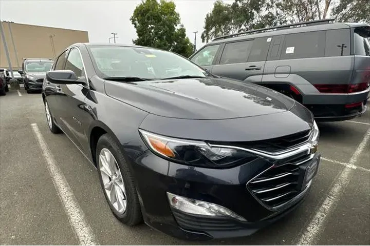 $15990 : Chevrolet Malibu 2023 LT 4dr image 2