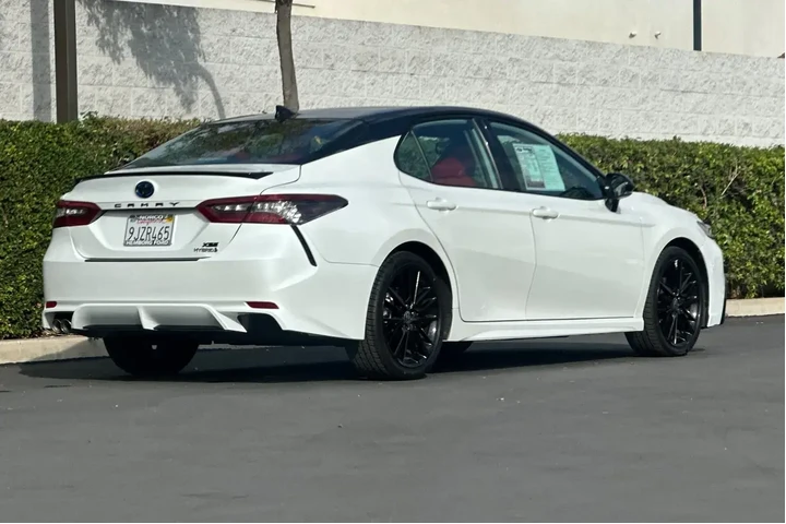 $31995 : Toyota Camry Hybrid 2024 XSE image 4