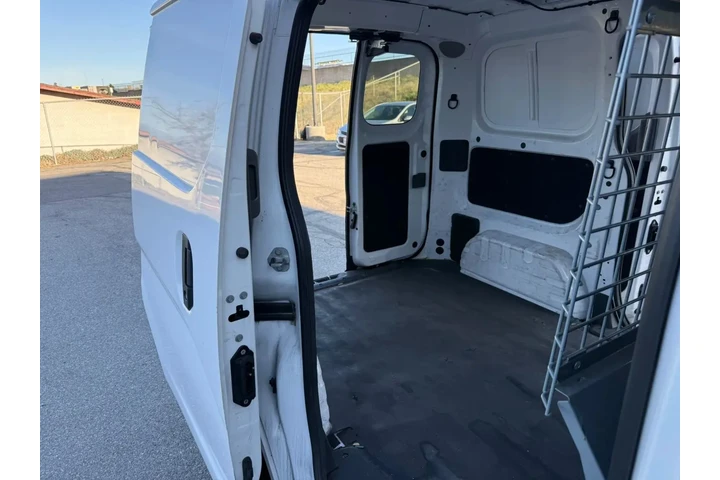 $7999 : 2020 NV200 image 5