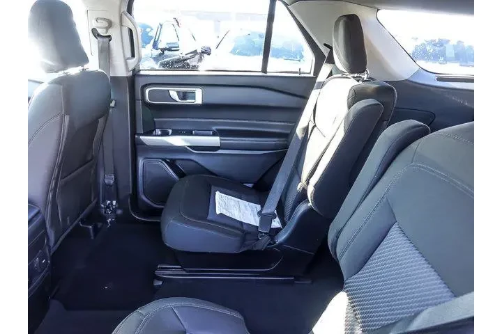 $34897 : Ford Explorer 2024 AWD XLT 4 image 8