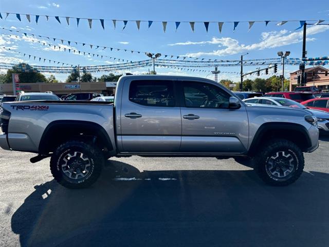 $34299 : 2019 Tacoma 4WD SR Double Cab image 4