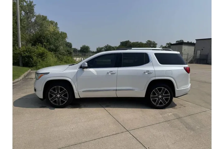 $15900 : 2017 GMC Acadia Denali image 4