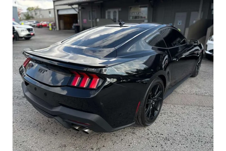 2024 Mustang GT Premium Coupe image 6