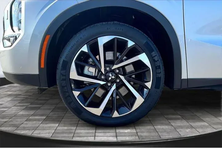$25998 : Mitsubishi Outlander PHEV 20 image 9