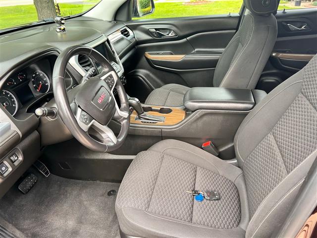 $12000 : 2018 Acadia SLE-1 --- SUV-- image 6