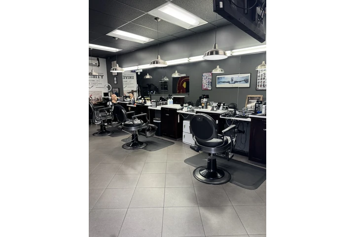 BARBER SHOP 4sale image 2