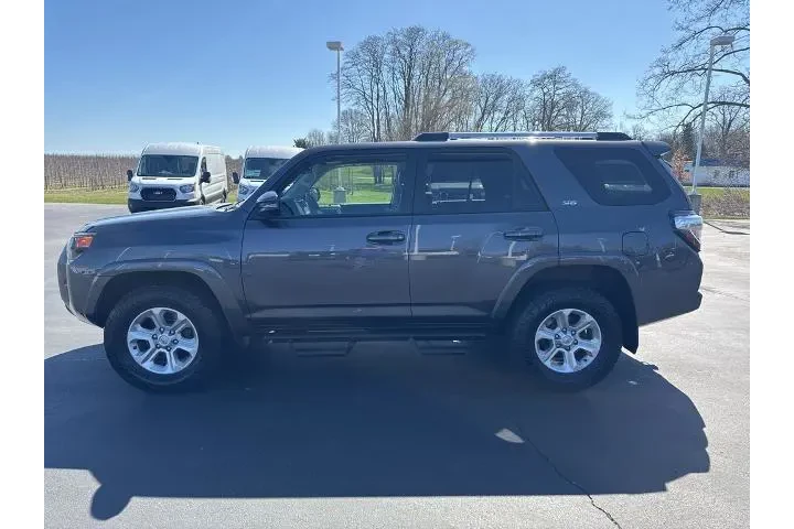 $36899 : Toyota 4Runner 2022 4x4 SR5 image 4