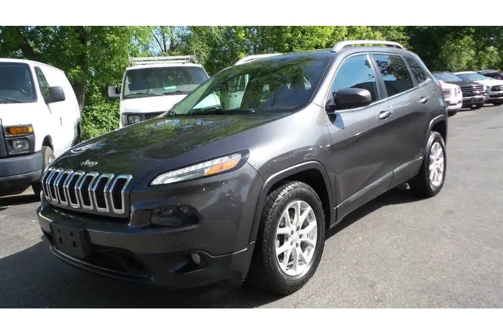$12900 : 2017 Cherokee Latitude image 1