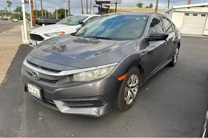$11750 : Honda Civic 2016 LX 4dr Seda image 2