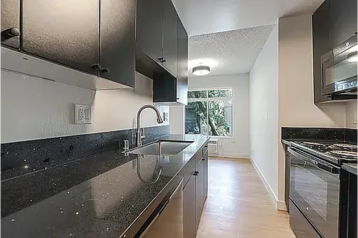 $1150 : 1bed and 1bath available image 2