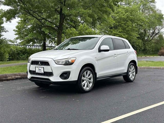 2014 Outlander Sport ES image 3