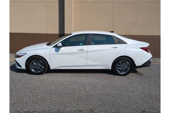 $23998 : Hyundai ELANTRA 2024 SEL 4dr image 7