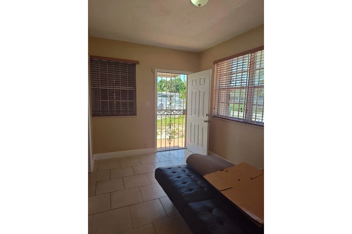 $1500 : Rento Apartamento /efficiency image 6