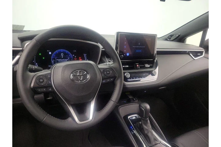 $26998 : Toyota Corolla Hatchback 202 image 9