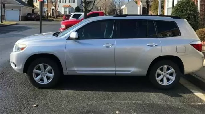 $5500 : **Highlander 2008 Toyota SUV** image 2