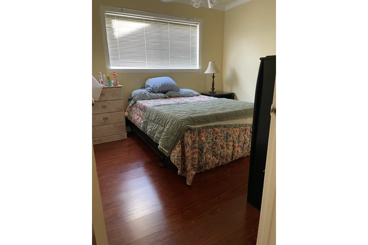 $800 : Recamara Amueblada image 4