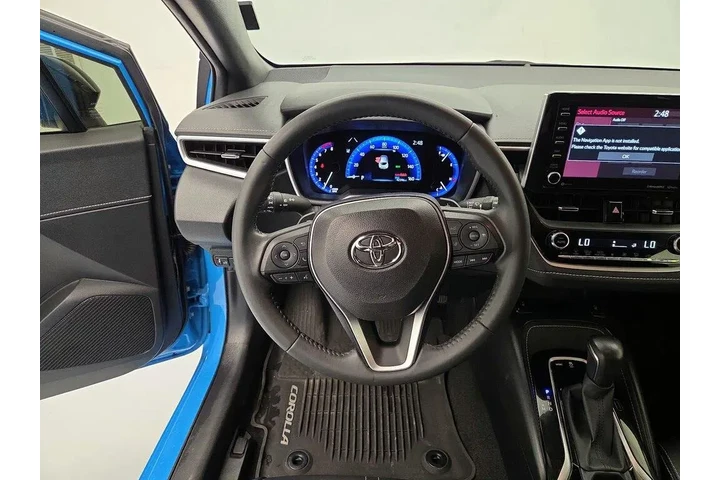 $22998 : Toyota Corolla Hatchback 202 image 10