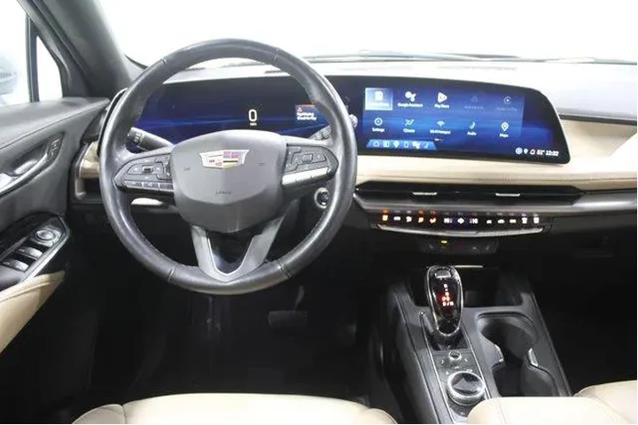 $31982 : Cadillac XT4 2024 Luxury 4dr image 2