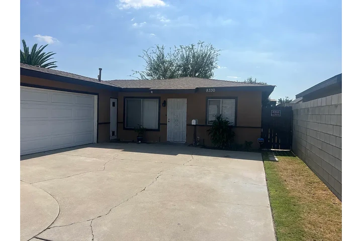 $1400 : Downey 3 & 2 Available image 1