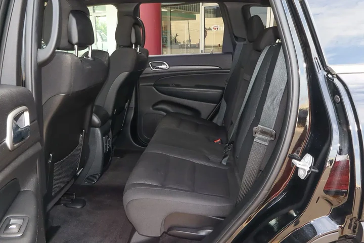 $19688 : 2018 Grand Cherokee Laredo E image 8
