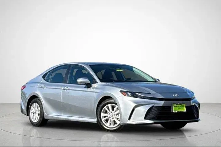 $25470 : Toyota Camry 2025 SE 4dr Sed image 2