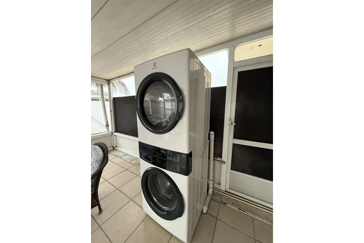 $2200 : Apartamento en Renta Hialeah image 8