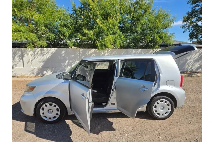 $4587 : 2009 xB image 8