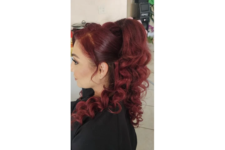 MAQUILLAJE Y PEINADO image 5