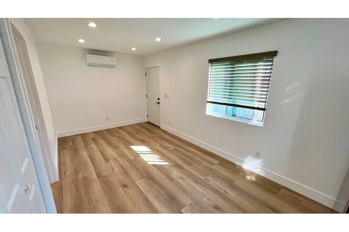 $700 : Beautiful Home...Los Angeles image 4
