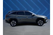 $32381 : Hyundai TUCSON Hybrid 2026 A thumbnail